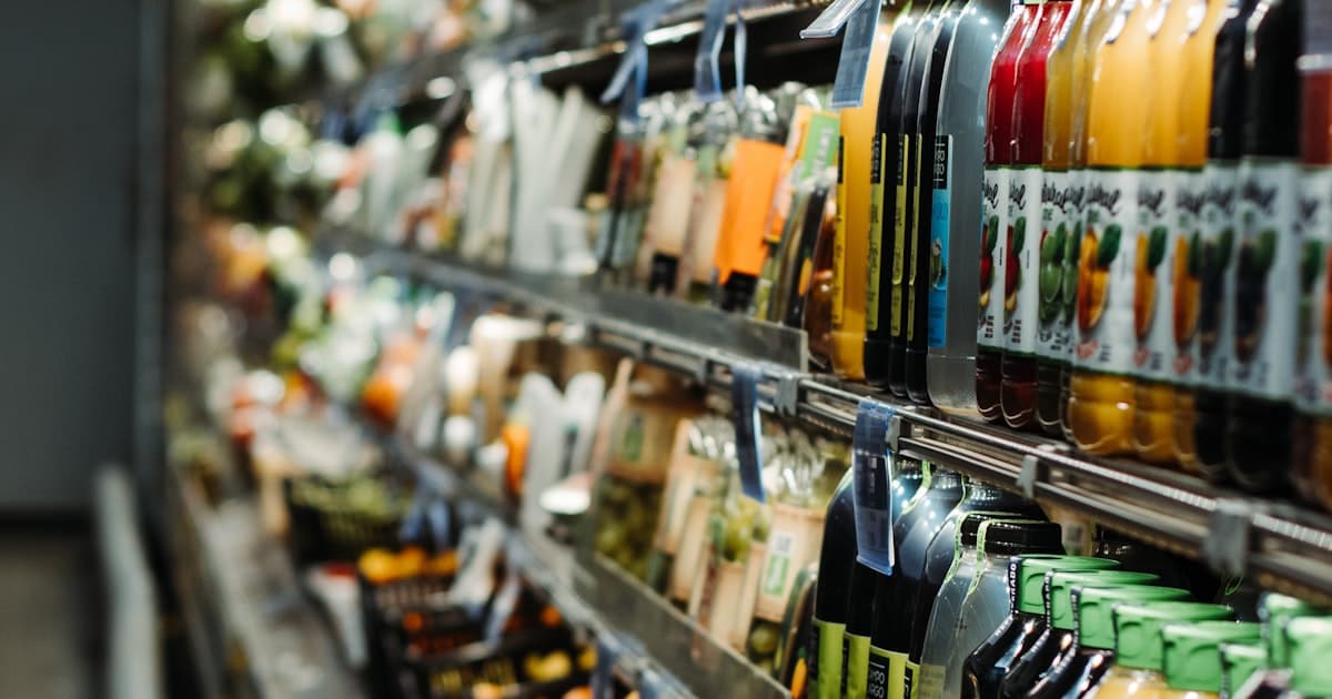 Bar chart showing the top 10 brands with the most store locations in the United States, led by Dollar General