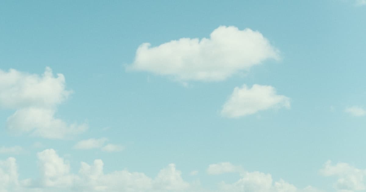 Data comparison chart showing Florida vs New York across taxes, cost of living, population, and economic indicators