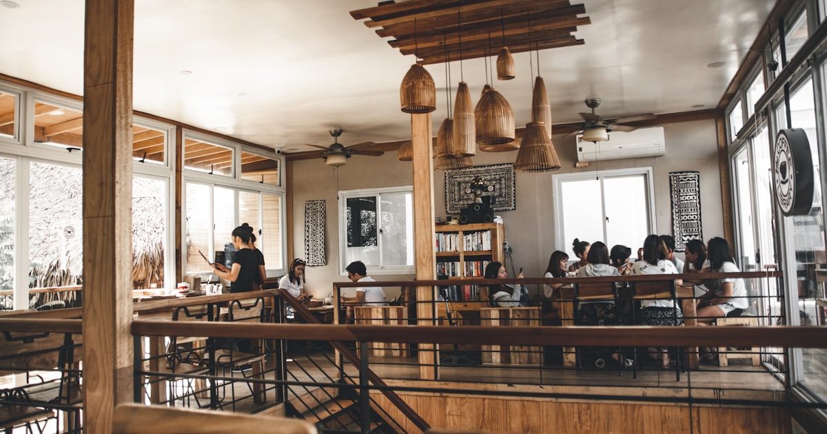 Ranked bar chart showing the top 10 restaurant chains by average revenue per location in 2026